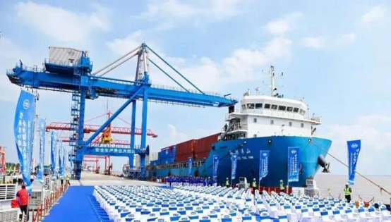 新箱交付更快！中遠(yuǎn)海運(yùn)打造“啟東－寧波”集裝箱直達(dá)航線