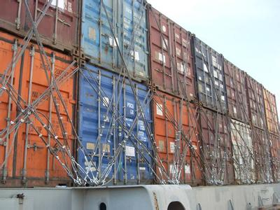 22層樓高的海運(yùn)集裝箱船風(fēng)浪中屹立不倒是什么原因？