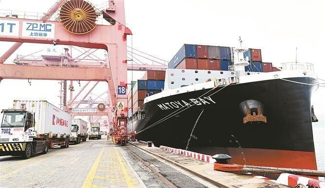 廈門(mén)港海天碼頭假期首日吞吐量突破1.2萬(wàn)標(biāo)箱